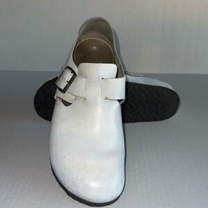 Birkenstock London White Leather Upper With A Black Sole Buckle Shoes